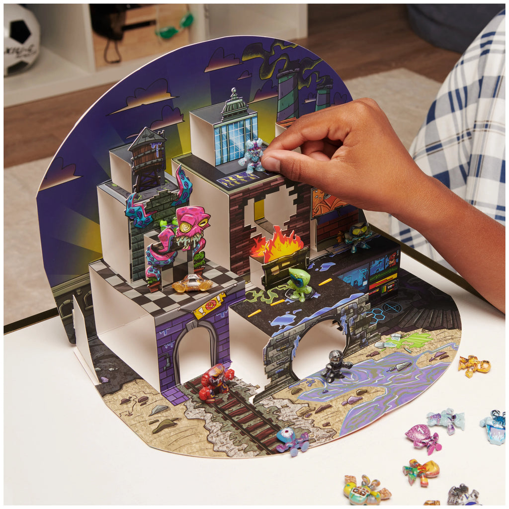 35 Figures and Playset K5944