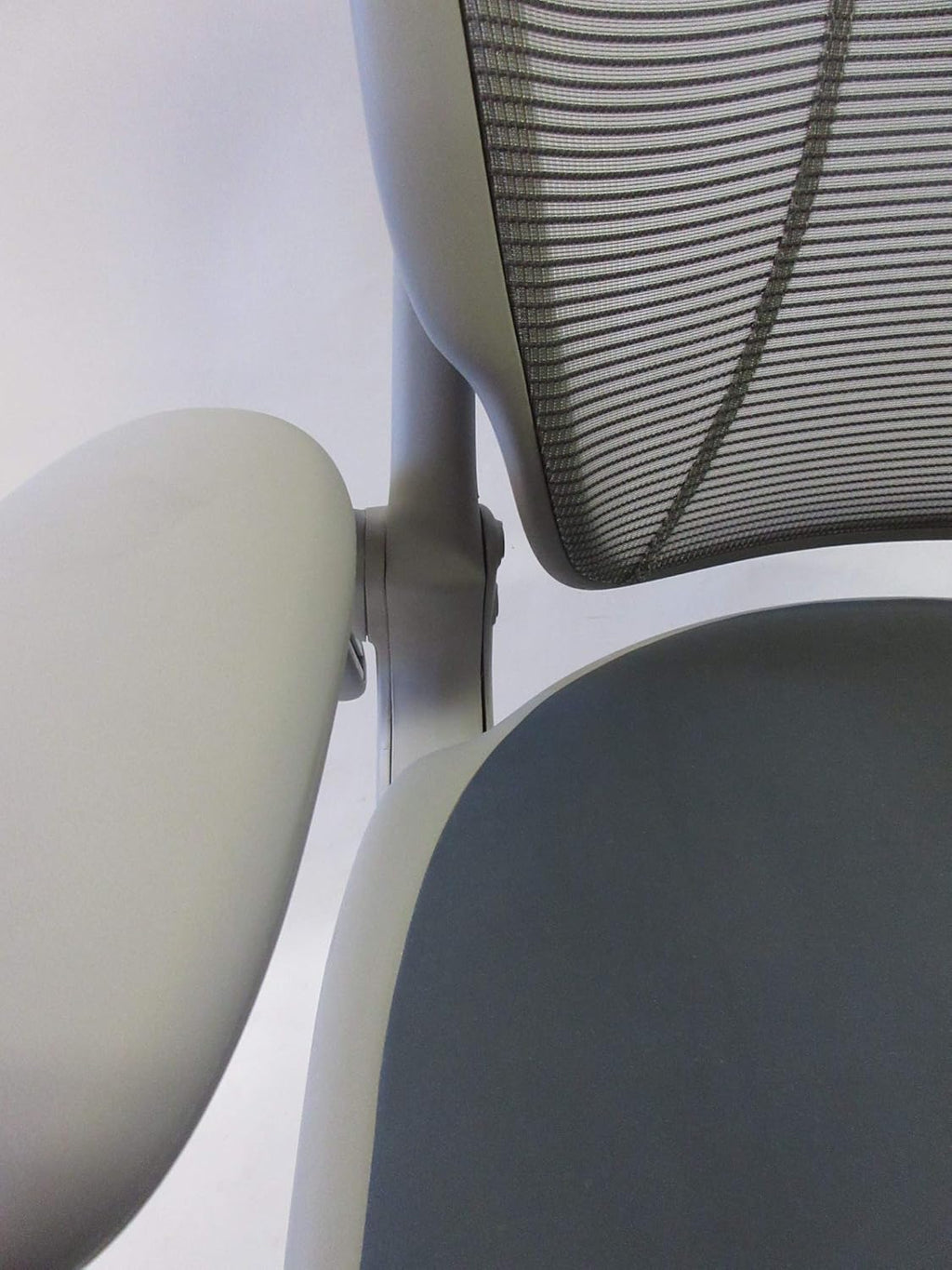 Gray Pinstripe Mesh Task Chair with Grey Frame and Standard Foam Seat I4062