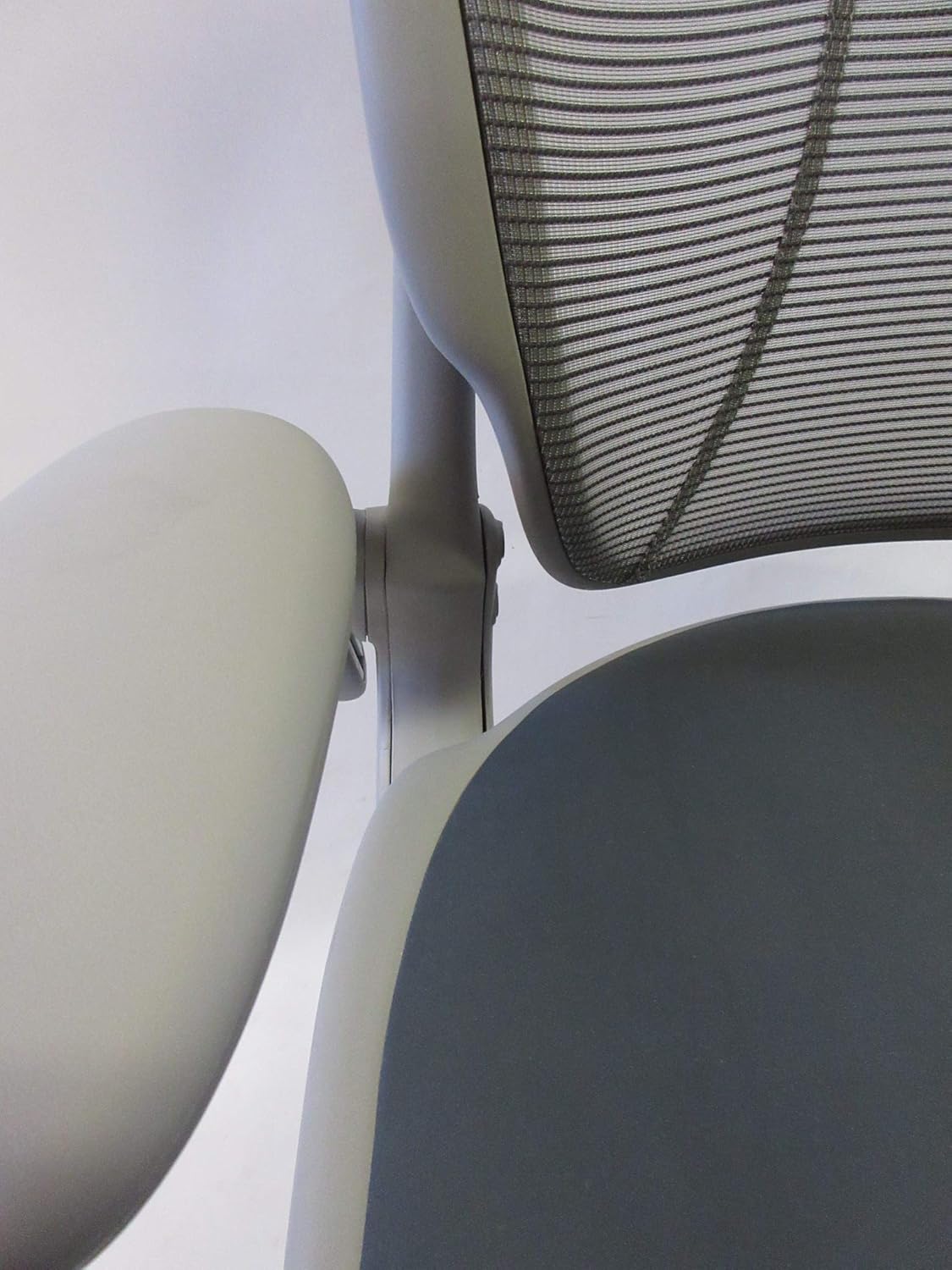 Gray Pinstripe Mesh Task Chair with Grey Frame and Standard Foam Seat I4062
