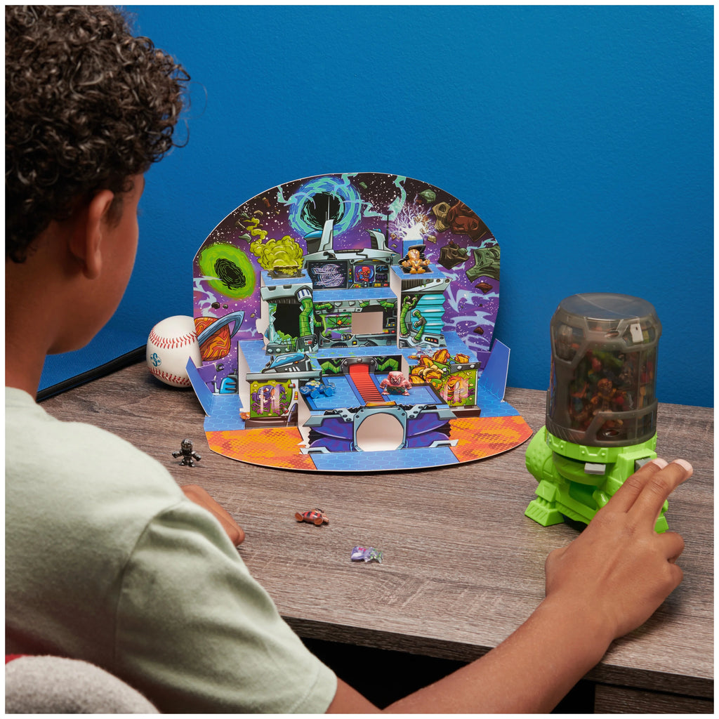 35 Figures and Playset K5944