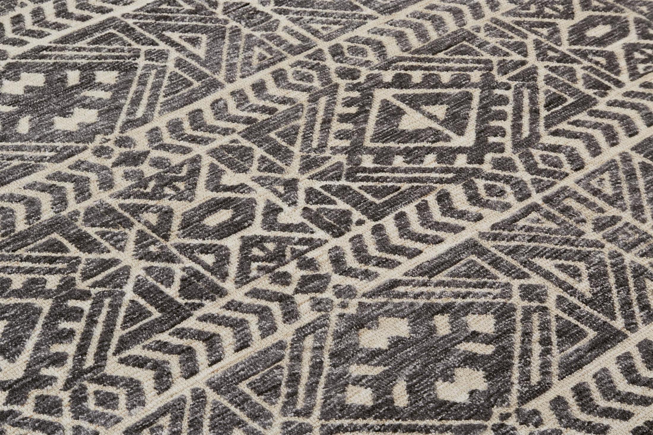 Gray/Black/Ivory 3'6" x 5'6" Stain Resistant Water Resistant Fade Resistant Accent Rug V620