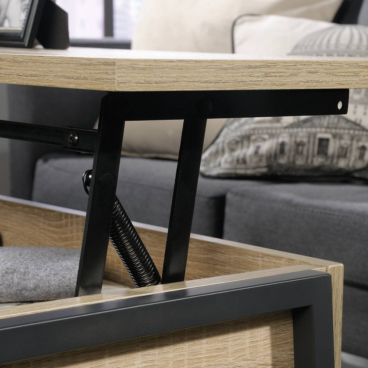 Lift Top Coffee Table in Charter Oak S760