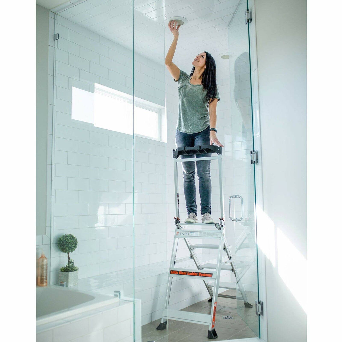 4-Step Jumbo Ladder F455