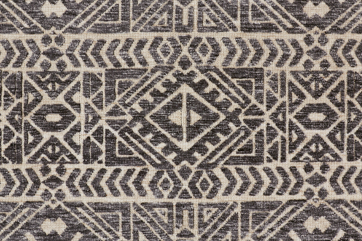 Gray/Black/Ivory 3'6" x 5'6" Stain Resistant Water Resistant Fade Resistant Accent Rug V620